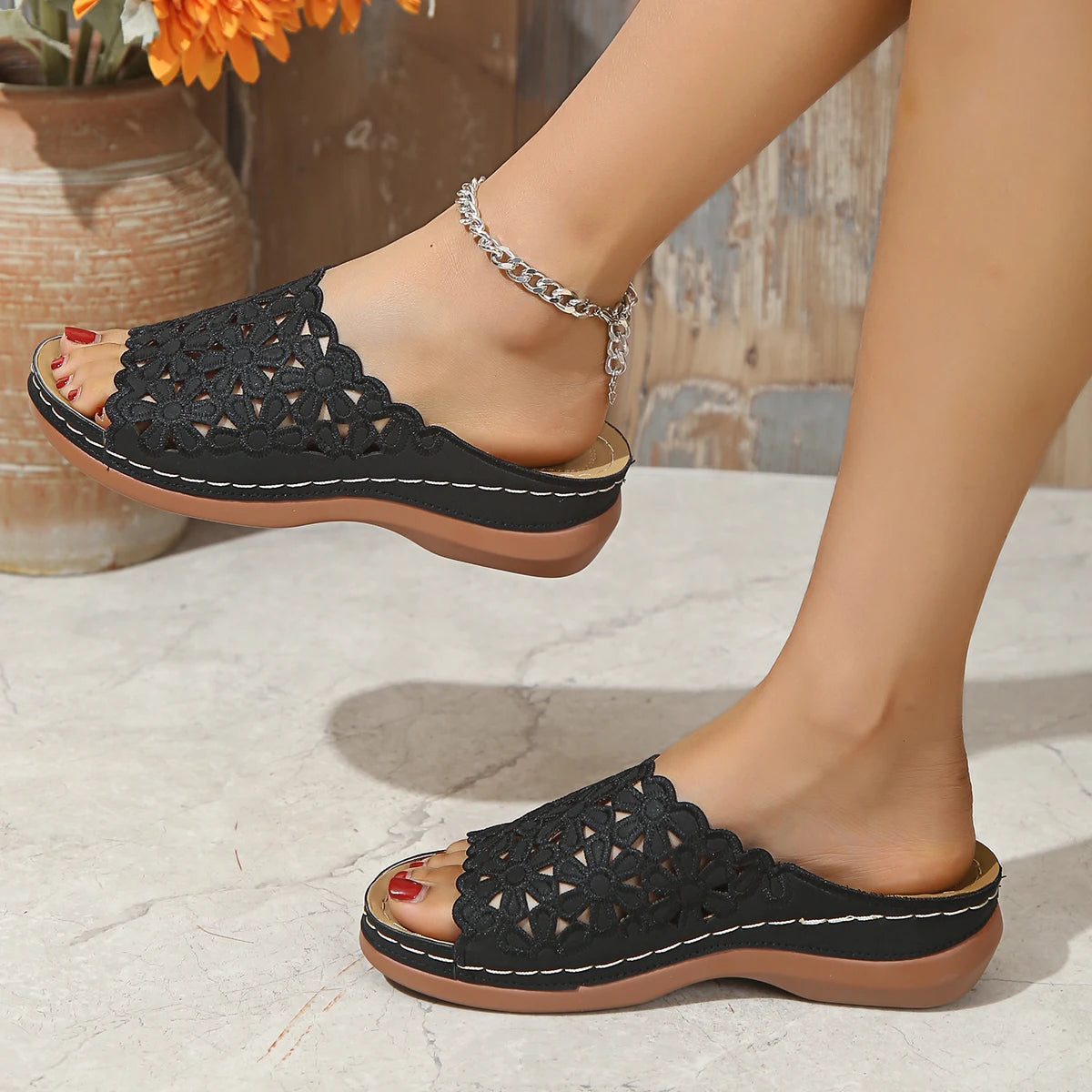 Summer New Wedge-Heeled Thick-Soled Casual Sandals, Non-Slip Breathable Hollow Embroidered Flower Flip-Flops, Breathable and Sweat-Absorbent, Going Out, Vacation, Beach, Party, Valentine's Day Gift