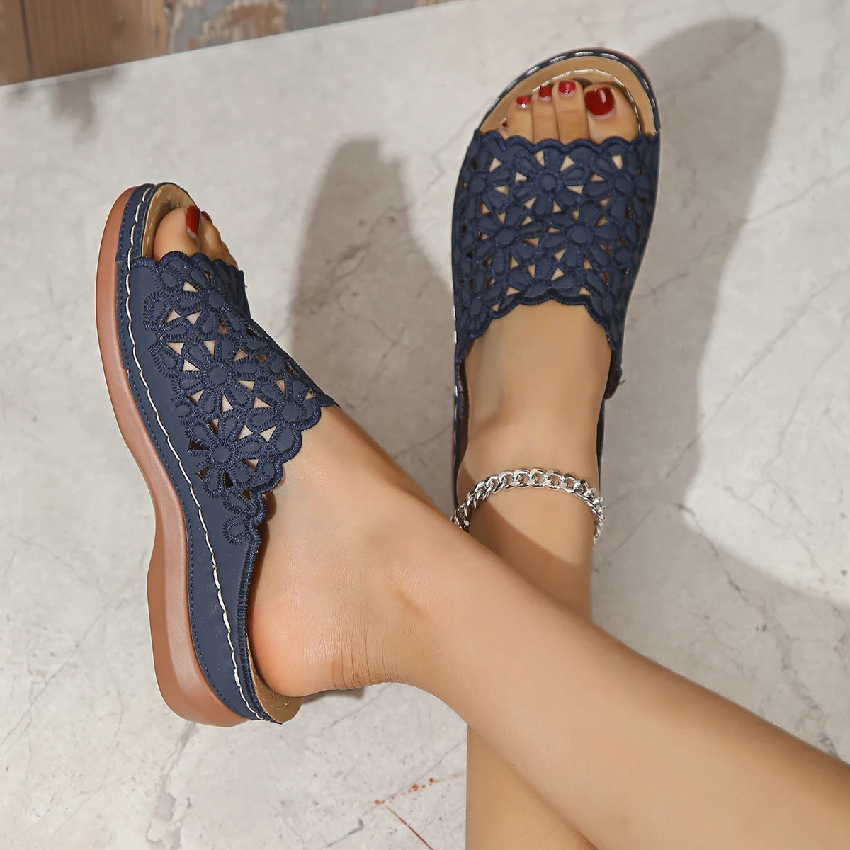 Summer New Wedge-Heeled Thick-Soled Casual Sandals, Non-Slip Breathable Hollow Embroidered Flower Flip-Flops, Breathable and Sweat-Absorbent, Going Out, Vacation, Beach, Party, Valentine's Day Gift